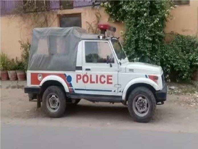 AA1nHlKQ बेगूसराय के एसपी मनीष ने बताया कि हत्या का कारण अभी स्पष्ट नहीं है। कारणों की पड़ताल के लिए सदर डीएसपी सुबोध कुमार के नेतृत्व में पुलिस टीम का गठन की गई है जो तत्काल प्रभाव से मामले की जांच में जुट गई है।