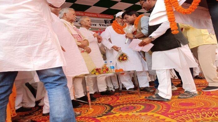 RJD छोड़ ई. संतोष ने थामा JDU के दामन, पार्टी पर अर्थतंत्र की मंडी होने का लगाया आरोप