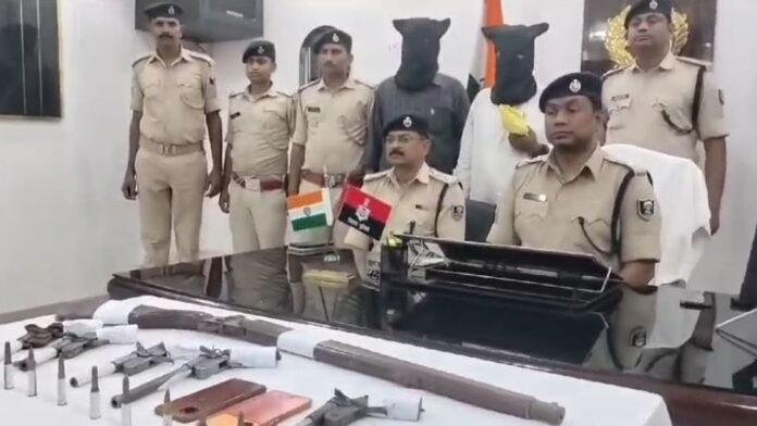 नक्सली ठिकाने से भारी मात्रा में ह‍थि‍यार व जिंदा कारतूस बरामद, 2 गिरफ्तार