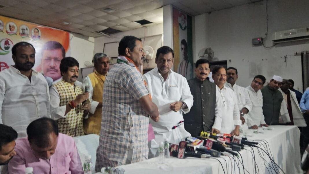 BJP छोड़ कांग्रेस में आए सांसद अजय निषाद ने पार्टी की ली सदस्यता