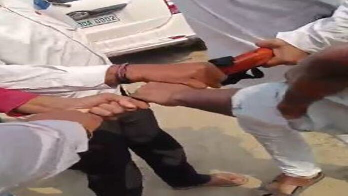 राजद के एक नेता को दबंगई करना पड़ा महंगा, जमकर हुई पिटाई