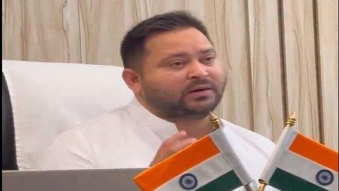 तेजस्वी का नीतीश पर निशाना, कहा- शीर्ष नौकरशाहों के सामने मुख्यमंत्री बेबस