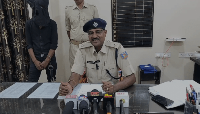 अवैध कोयला धनबाद में 25 टन अवैध कोयला जप्त, ट्रक चालक के साथ.......