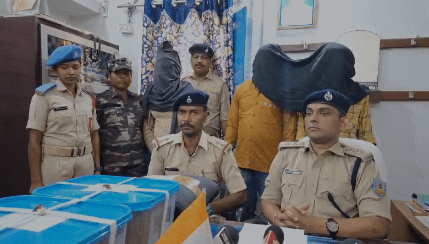 सिमडेगा से 10 किलो गांजा बरामद, बस में लेकर......