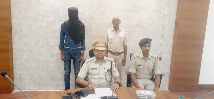 एटीएम से छेड़छाड़ कर शॉपिंग करने वाला गिरोह धराया, बिहार के गया.......