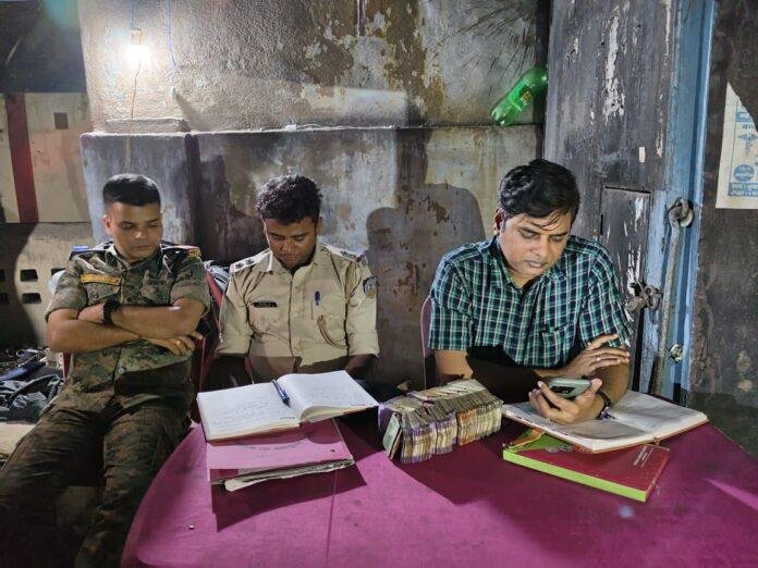 चंदनकियारी में महाराजा बस से बड़ी मात्रा में नगद बरामद......