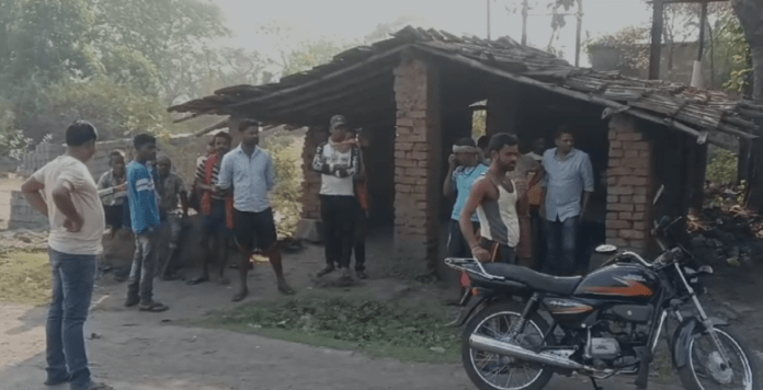 चोरों ने कई दुकानों में सेंधमारी कर लाखों की सम्पति पर किया हाथ साफ.......