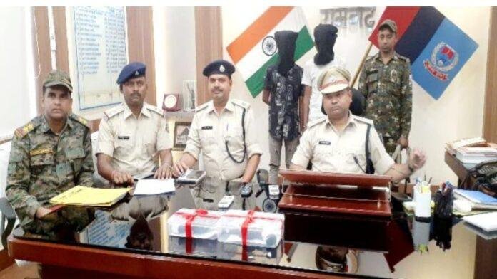 देसी रिवाल्वर और कट्टा के साथ दो पकड़ाये, बड़ी घटना को.........