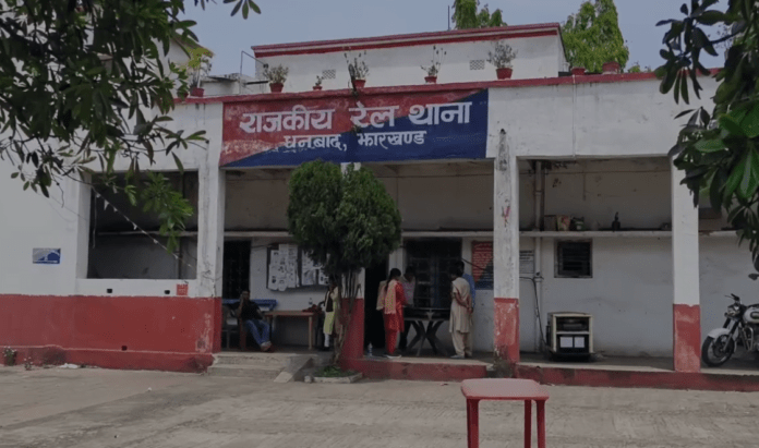 साहेबगंज के मजदूरों के साथ धनबाद स्टेशन में मारपीट, दो महिला समेत........