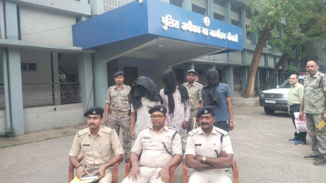 पेट्रोल लेकर जैसे ही निकला, हो गई लूट.......