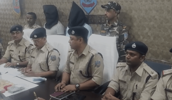 महिला को अकेला पाकर चेन झपटने वाले गिरोह का भंडाफोड़......