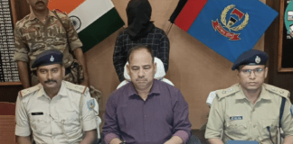मांडर से देसी पिस्टल के साथ एक गिरफ्तार, दो जिंदा गोली........