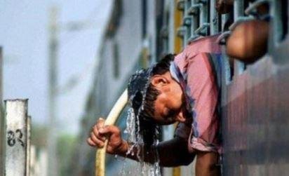 झारखंड के 10 जिलों में मौसम विभाग ने हीट वेव का अलर्ट जारी किया था, वहीं अब 27 अप्रैल शनिवार को 11 जिलों में हीटवेव का अलर्ट जारी हुआ है।