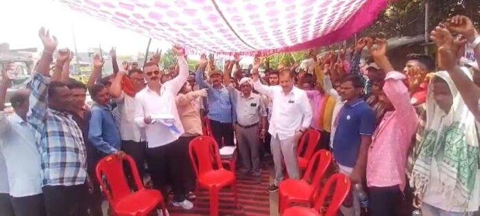 Adityapur Industrial Area News : आर डी रबर कंपनी के खिलाफ कोल्हान मजदूर यूनियन का अनिश्चित कालीन