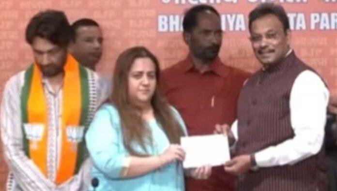 कांग्रेस छोड़ने वाली Radhika Khera और अभिनेता शेखर सुमन BJP में हुए शामिल