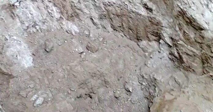 वैध माइका (mica) उत्खनन के दौरान 2 महिला की मौत, 1 जख्मी, रेफर