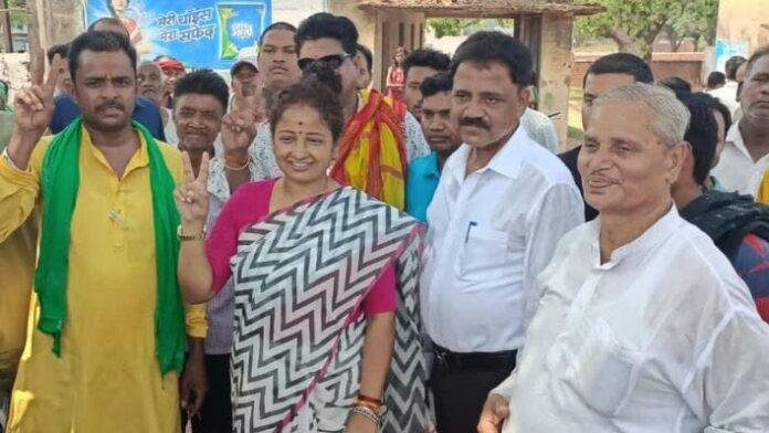 कल्पना सोरेन ने वोटिंग के दौरान कई बूथों का जायजा लिया