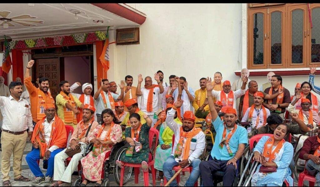 है। इस बार भाजपा ने वाराणसी सीट से PM Modi के जीत का अंतर गत बार से अधिक रखने का लक्ष्य रखा है और उसी पर लगातार काम जारी है। 