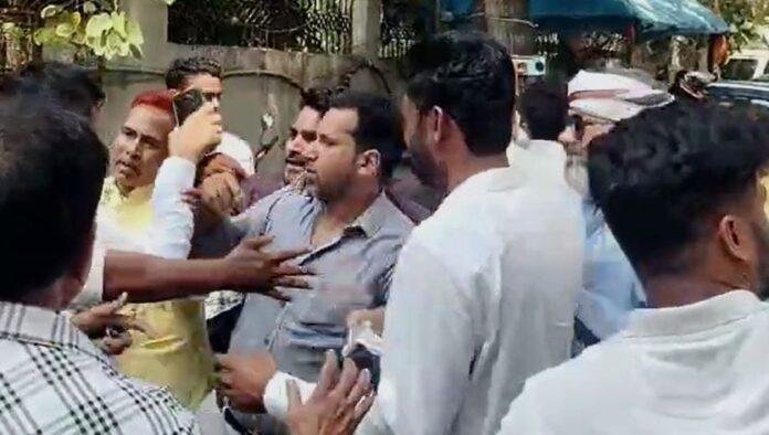 कांग्रेस कार्यकर्ता आपस उलझे