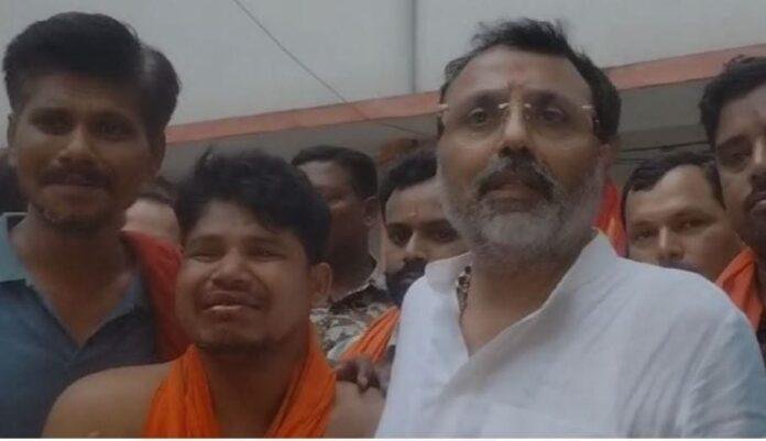 प्रदीप यादव के गुंडाें ने मारपीट किया:निशिकांत दुबे