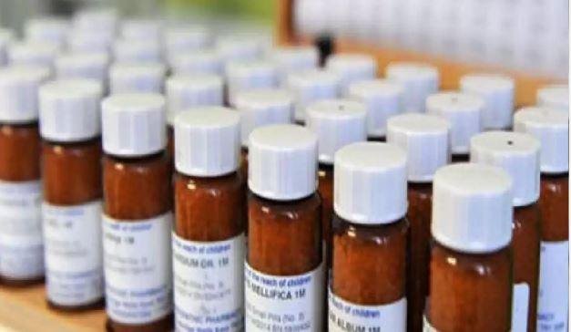 रातू में 30 कार्टन में 15 लाख रुपए की अवैध होम्योपैथिक दवा जब्त