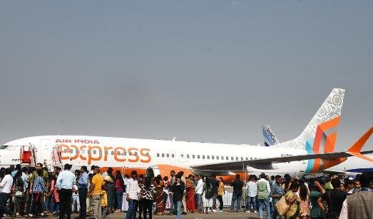 Air India Express विमानन कंपनी ने बीमारी के बहाने सामूहिक छुट्टी पर गए कर्मचारियों के बारे में बताया है कि जिन कर्मचारियों को निष्कासित किया गया है, वो ड्यूटी पर नहीं पहुंचे थे और साथ ही उनका व्यवहार भी ठीक नहीं था।
