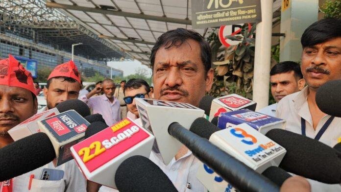 अखिलेश सिंह का सम्राट पर तंज, कहा- मेरे पक्ष में आ रहा है रिजल्ट, तब किसको भेजेंगे जेल