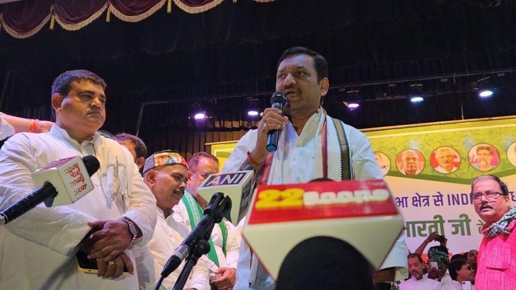 मीसा के नामांकन के बाद कार्यकर्ताओं का हुआ अभिनंंदन मीसा के नामांकन के बाद कार्यकर्ताओं का हुआ अभिनंंदन