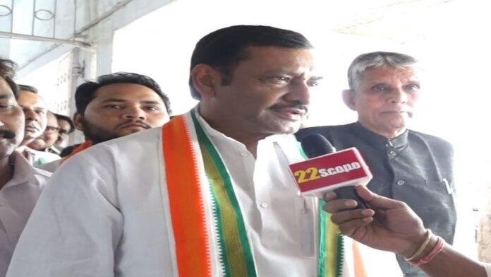 अखिलेश का नीतीश पर हमला, कहा- चुनावी फायदे के लिए अनंत को जेल से निकाला