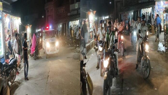 मझौलिया पुलिस व जिला प्रशासन के द्वारा मोटरसाइकिल से निकाला गया फ्लैग मार्च