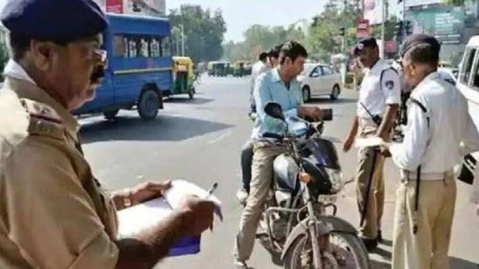 यातायात पोस्टों पर विशेष अभियान चलाकर काटा गया चालान