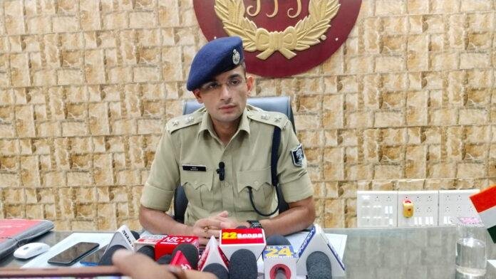 City SP Bharat Soni छात्र हर्ष राज हत्याकांड : पटना पुलिस की जांच तेज, गिरफ्तारी के लिए छापेमारी जारी