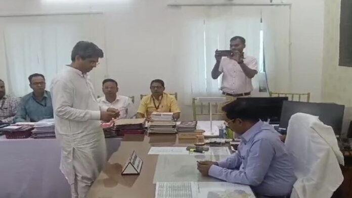 INDI एलायंस के प्रत्याशी दीपक यादव ने किया नॉमिनेशन