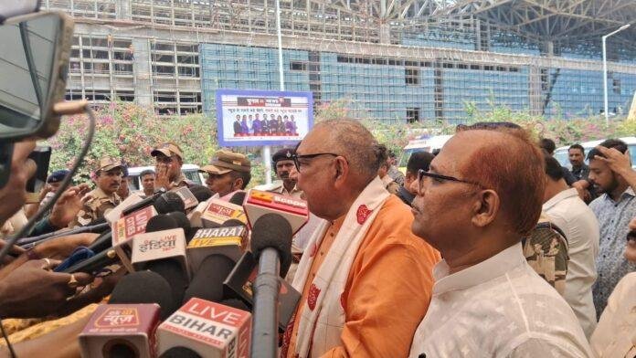 Giriraj Singh झूठों के सरदार हैं तेजस्वी - गिरिराज