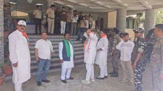 HAZARIBAGH LOKSABHA: जेपी पटेल नामांकन करने पहुंचे जिला निर्वाचन कार्यालय