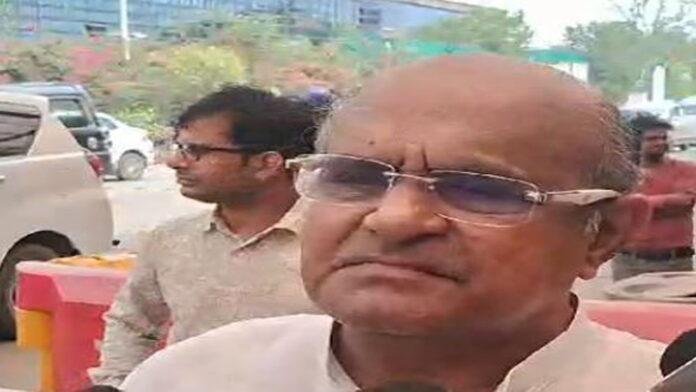 'चुनाव आयोग शब्दों की मर्यादा पर लें एक्शन, जल्द करें कार्रवाई'