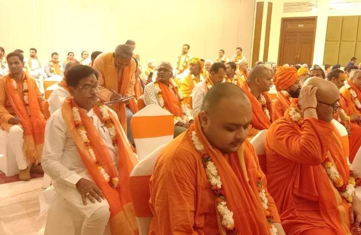 काशी के वोटरों को जारी अपने संदेश में पीएम मोदी ने कहा कि आप लोगों का एक-एक वोट मेरी शक्ति को बढ़ाएगा, मुझे नई ऊर्जा देगा। आपको याद रखना है कि पहले मतदान फिर जलपान। 