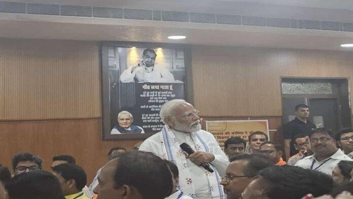 Breaking : सुशील मोदी के आवास के बाद बिहार BJP दफ्तर पहुंचे प्रधानमंत्री