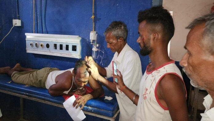 सदर अस्पताल का हाल बेहाल, मोबाइल टॉर्च की रोशनी में हो रहा इलाज