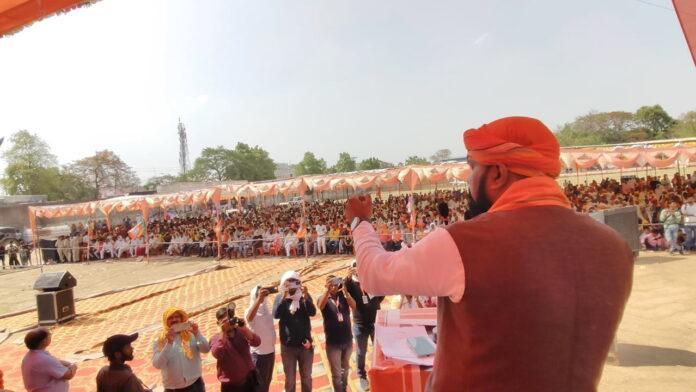 सम्राट ने कहा- अब भारत डरता नहीं दहाड़ता है