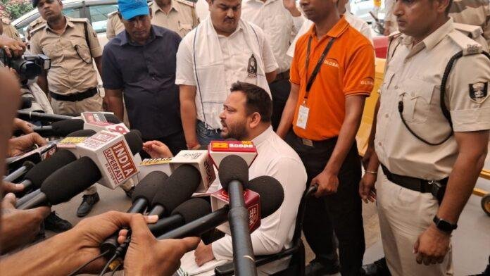 Tejashwi-Airport तेजस्वी का मोदी पर तंज, कहा- मार्गदर्शन मंडल में चले जाएं प्रधानमंत्री