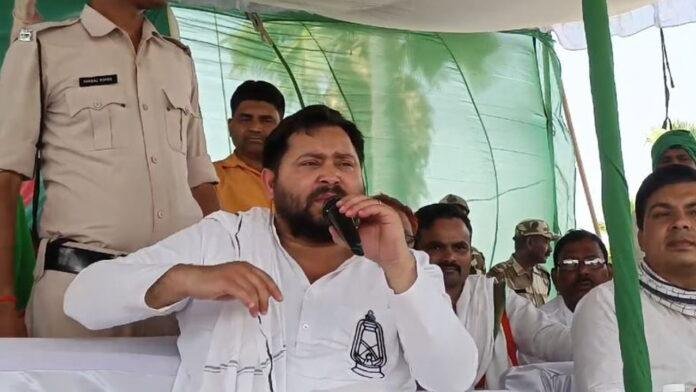 कैमूर में पीएम पर भड़के तेजस्वी, कहा- पहले महंगाई डायन लागत रही, अब...
