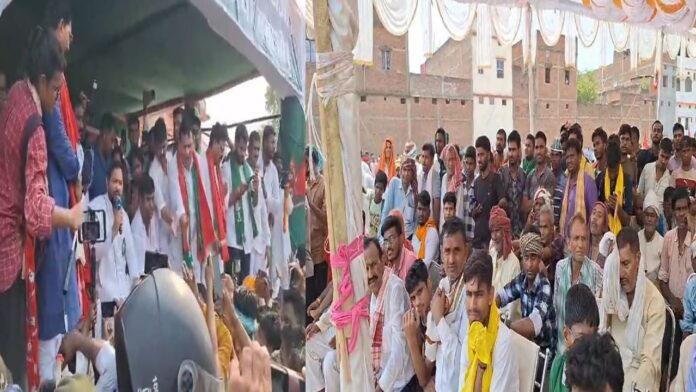 बिहिया में तेजस्वी ने कहा- रउआ लोग के आशीर्वाद चाही, NDA सरकार के उखाड़ फेंकी