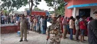 Third Phase की जारी Voting में कुल 1331 प्रत्याशियों के भाग्य का फैसला होना है।