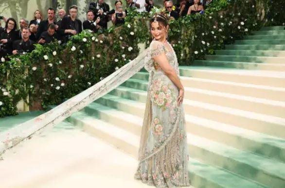 MET GALA 2024 : आलिया भट्ट के लुक ने सोशल मीडिया पर मचाई धूम, ट्रेडिशनल लुक में बिखेरा जलवा