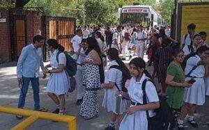 Delhi-NCR Schools Bomb Threat की सूचना मिलते ही दिल्ली पुलिस के साथ ही बम निरोधक दस्ता और अग्निशमन विभाग का दस्ता भी मौके पर पहुंचा। 