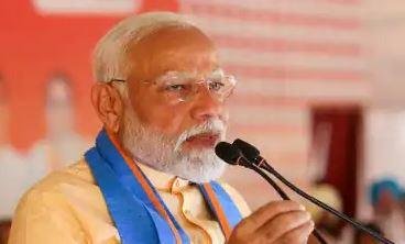 1 जून को अपने निर्वाचन क्षेत्र में होने वाले मतदान के लिए पीएम नरेंद्र मोदी ने वाराणसी के मतदाताओँ के लिए संदेश जारी किया है। इसमें उन्होंने मतदाताओं से विशेष आग्रह किया है। यह आग्रह भोजपुरी में किया गया है। संदेश में पीएम मोदी कहते हैं - काशी के लोगों को 1 जून के दिन मतदान का नया रिकॉर्ड बनाना है। लोकसभा चुनाव के मतदान का दिन आ गया है।