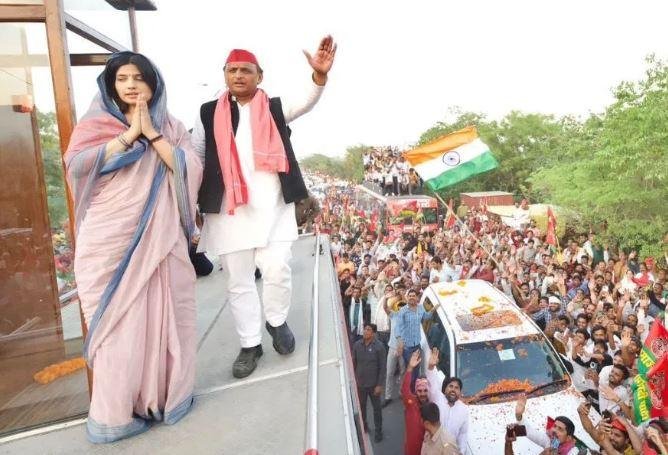है। मैनपुरी लोकसभा क्षेत्र में सपा प्रमुख अखिलेश यादव और उनकी पत्नी डिंपल यादव ने रोड शो किया। उसी दौरान करहल चौराहे पर लगी महाराणा प्रताप की मूर्ति पर समाजवादी पार्टी के कार्यकर्ता चढ़ गए।