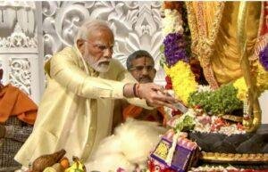 PM Modi के रोड शो में ड्रम और नगाड़े का वादन होगा। साथ ही अनवरत शंख ध्वनि से अगवानी की जाएगी। ड्रम और नगाड़ा बजाने के लिए खासतौर पर पीएम के संसदीय क्षेत्र बनारस से विशेष रूप से दक्ष वादकों को बुलाया गया है। 