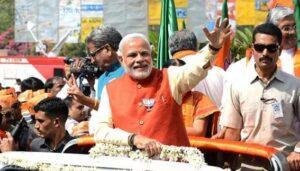 PM Modi को निकट से देखने की ललक यहां के आम लोगों में गजब का है। इसे सिर्फ इस बात से समझा जा सकता है कि सुबह के समय ही यहां के फूल मार्केट और फूल के थोक विक्रेताओं के यहां से करीब 100 क्विंटल से भी अधिक के फूलों की बिक्री हो जाने की पुष्टि की गई है। 